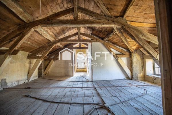 Propriété privée avec maison de maître du XVI ème et nombreuses dépendances