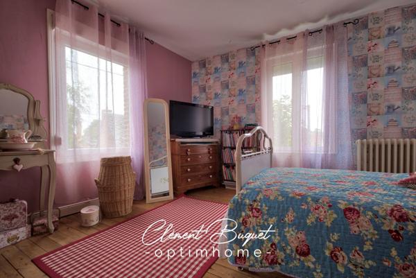 Maison de ville 7 pièces, jardin et dépendance, esprit cottage anglais à LE NOUVION EN THIERACHE (02)