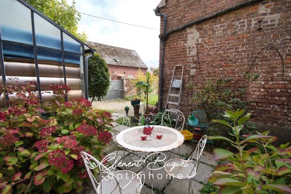 Maison de ville 7 pièces, jardin et dépendance, esprit cottage anglais à LE NOUVION EN THIERACHE (02)