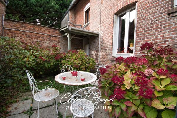 Maison de ville 7 pièces, jardin et dépendance, esprit cottage anglais à LE NOUVION EN THIERACHE (02)
