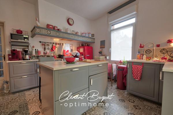 Maison de ville 7 pièces, jardin et dépendance, esprit cottage anglais à LE NOUVION EN THIERACHE (02)