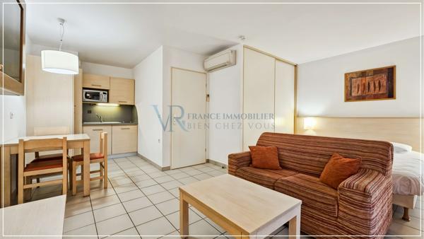 Divonne-les-Bains (01220) STUDIO AVEC BALCON ET PARKING SOUS-SOL – MEUBLÉ