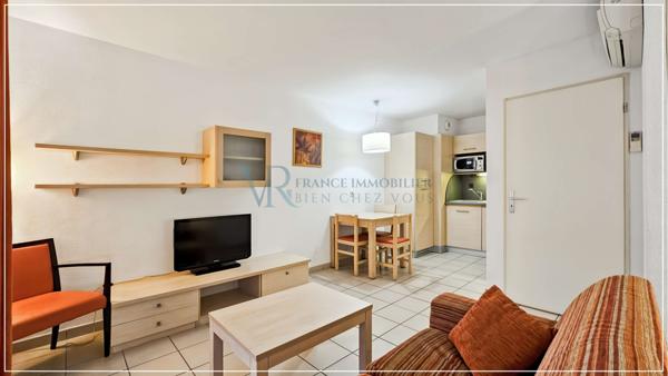 Divonne-les-Bains (01220) STUDIO AVEC BALCON ET PARKING SOUS-SOL – MEUBLÉ