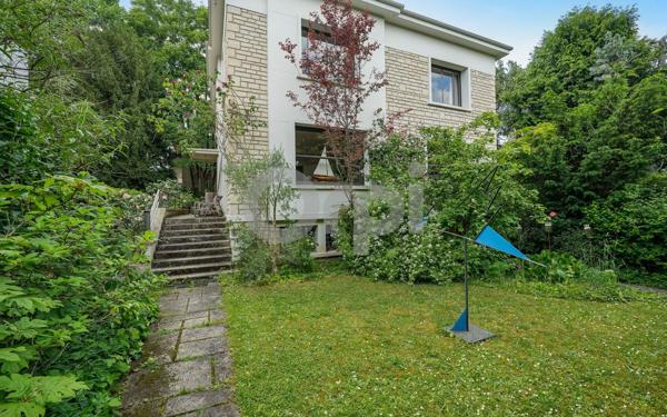 Maison à vendre    7 pièces • 237,57 m2 Sceaux