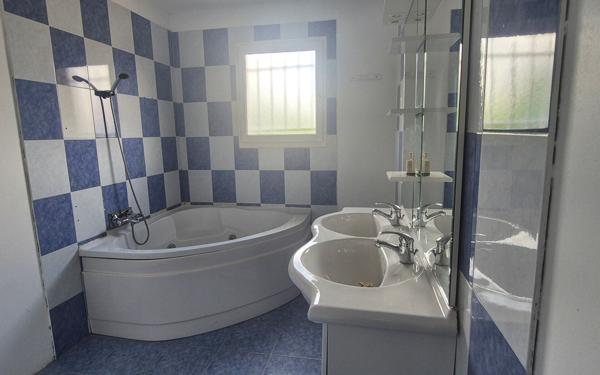 Maison à vendre    4 pièces •  Longages