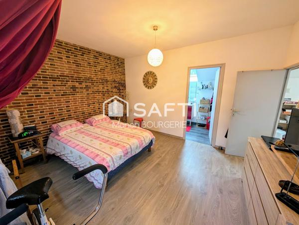 Longère en pierres et briques de 122 m2 à proximité du bourg de Planches et de Ste-Gauburge-Sainte-Colombe : charme authentique et quiétude normande