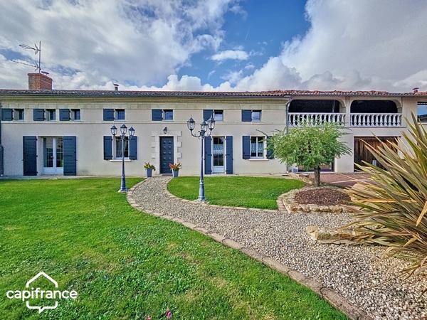 Fermette restaurée avec nombreuses dépendances à 10mns de Thouars