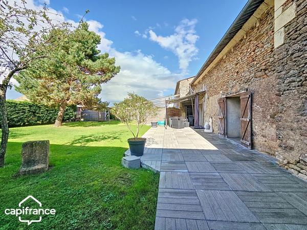 Fermette restaurée avec nombreuses dépendances à 10mns de Thouars