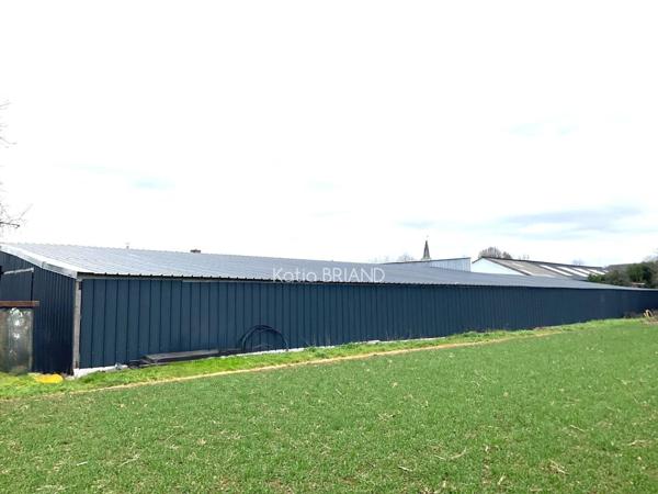 Immeuble à MARIGNE-PEUTON, 53200 - 1350m²