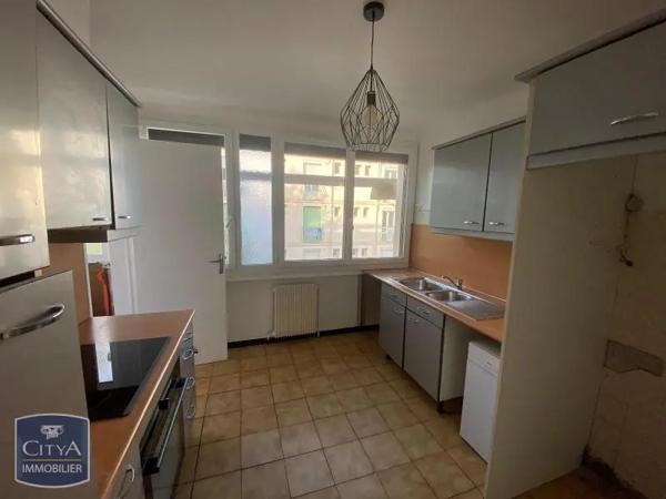 Appartement à louer 3 pièces 72.02m² Marignane (13700)
