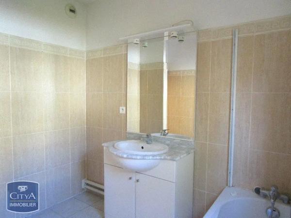 Appartement à louer 3 pièces 81.17m² Nîmes (30000)