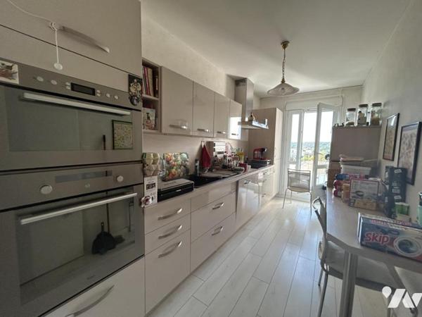 A VENDRE - APPARTEMENT TYPE 3 DERNIER ETAGE - LAVAL 