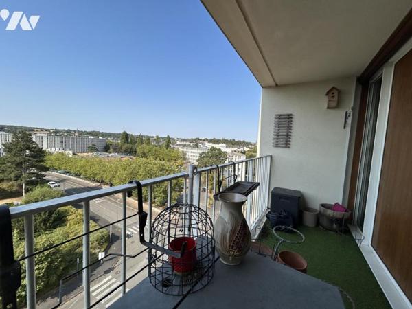 A VENDRE - APPARTEMENT TYPE 3 DERNIER ETAGE - LAVAL 