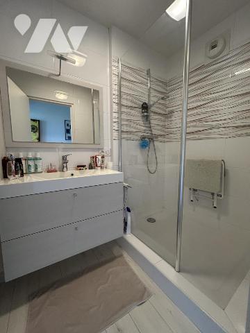 A VENDRE - APPARTEMENT TYPE 3 DERNIER ETAGE - LAVAL 