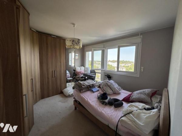 A VENDRE - APPARTEMENT TYPE 3 DERNIER ETAGE - LAVAL 