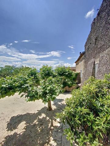 Au cœur de Cabrières-d'Avignon : duplex à rénover