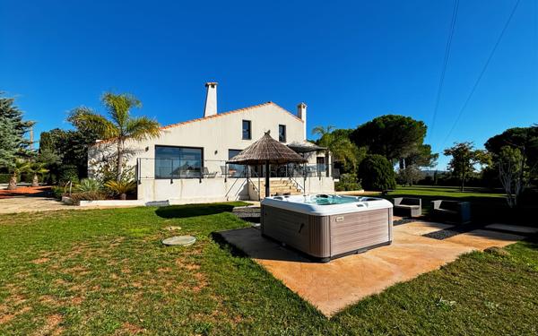 Maison à vendre    6 pièces •  Agde