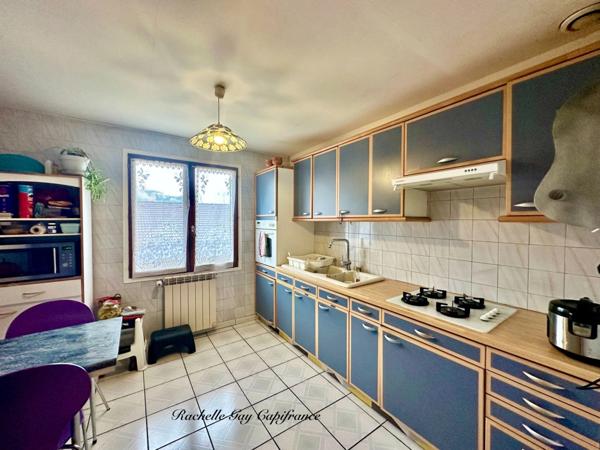 Maison familiale fonctionnelle avec sous sol complet, à vendre 5 pièces CLUSES (74)