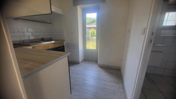 Lot de deux petites maisons en pierres, joli potentiel !