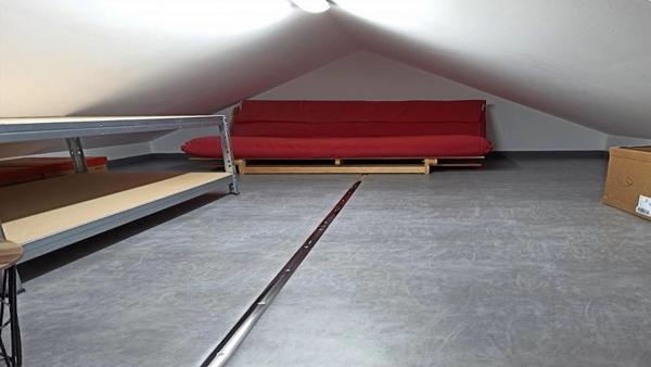 Local d'activités 8 pièce(s) 150 m2, Brionnes (27800), vitrine, centre ville. Prix HAI 129 990