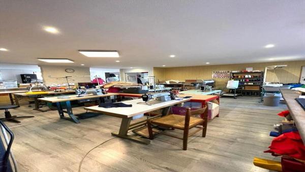 Local d'activités 8 pièce(s) 150 m2, Brionnes (27800), vitrine, centre ville. Prix HAI 129 990