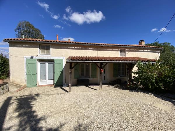 Maison de campagne avec terrasse couverte et dépendances