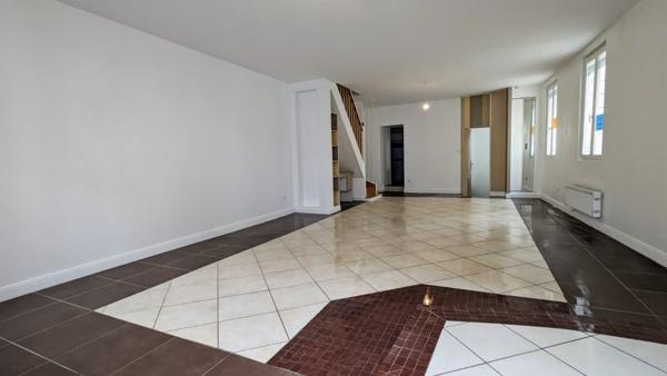 Maison de ville Saintes (17) rive gauche Saintes (17100)