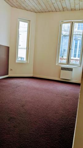 Maison de ville Saintes (17) rive gauche Saintes (17100)