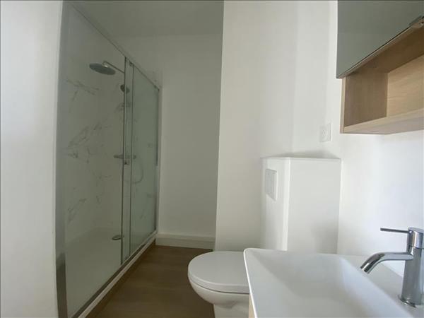 Appartement à louer 881 € CC LORMONT 2 p 41 m² DPE C