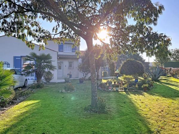 Charmante maison avec piscine, dépendances et grand jardin