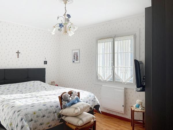 Charmante maison avec piscine, dépendances et grand jardin