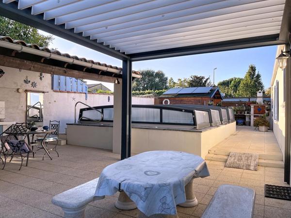 Charmante maison avec piscine, dépendances et grand jardin