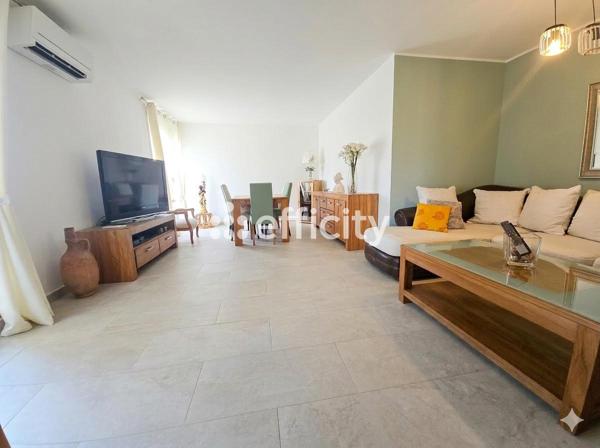 Appartement
         3 pièces
        - 87 m² 320 000 € *