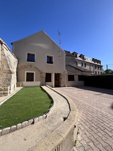 À LOUER - APPARTEMENT - MENNECY