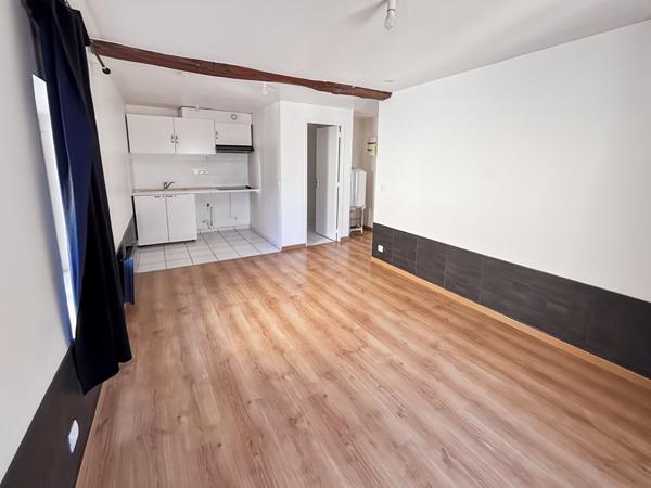 À LOUER - APPARTEMENT - MENNECY