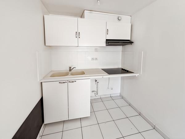 À LOUER - APPARTEMENT - MENNECY