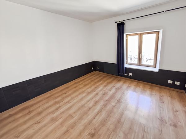 À LOUER - APPARTEMENT - MENNECY