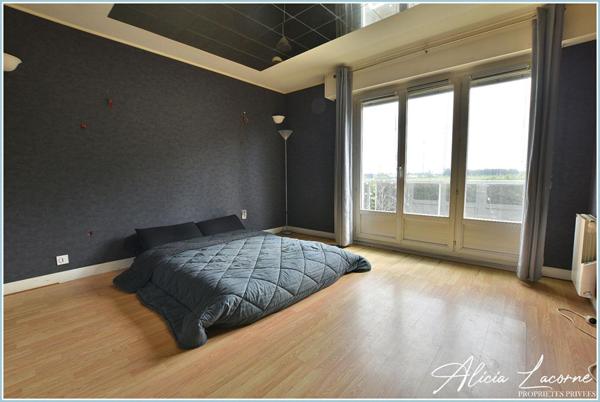 A Saint-Sauveur-d'Emalleville, découvrez cette Propriété familiale de 295m², avec piscine, 7 chambres et terrain d'environ 7000m² ? Fort Potentiel