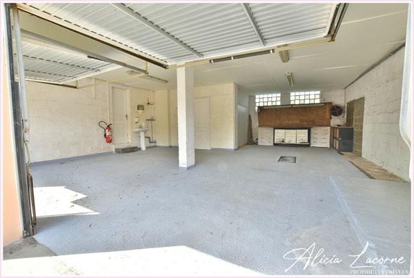 A Saint-Sauveur-d'Emalleville, découvrez cette Propriété familiale de 295m², avec piscine, 7 chambres et terrain d'environ 7000m² ? Fort Potentiel