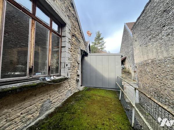 ORNANS (25)  : Appartements + terrains 