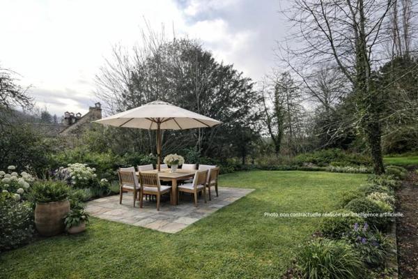 ORNANS (25)  : Appartements + terrains 