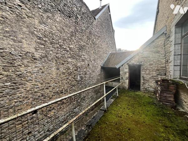ORNANS (25)  : Appartements + terrains 