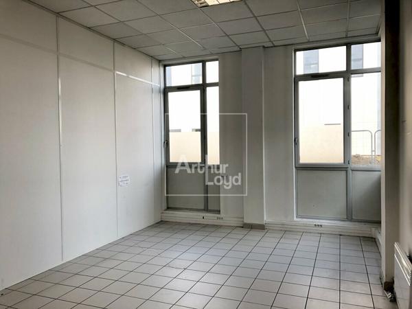 Vente investisseur - petit immeuble de bureaux SÉNART