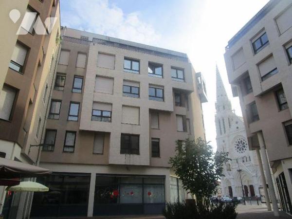 A VENDRE A CHATEAUROUX (Indre) Hyper centre quartier voltaire appartement 5eme étage ascenseur ...