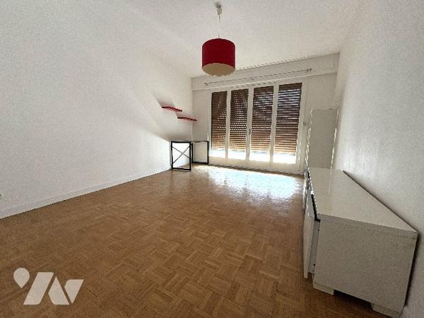 Bd Périer un appartement traversant T4 de 104 m² + balcon et petite terrasse + cave