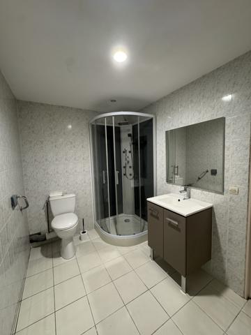 Bel appartement de plain-pied, neuf de 126,58 m² avec cour et terrasse à Journet