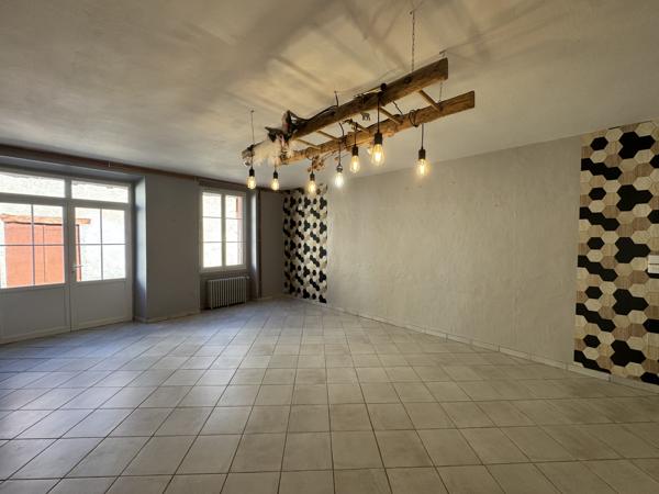 Bel appartement de plain-pied, neuf de 126,58 m² avec cour et terrasse à Journet