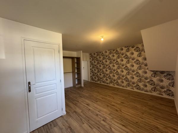 Bel appartement de plain-pied, neuf de 126,58 m² avec cour et terrasse à Journet