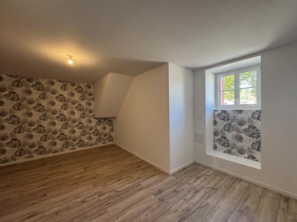 Bel appartement de plain-pied, neuf de 126,58 m² avec cour et terrasse à Journet