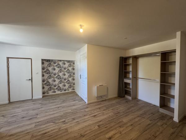 Bel appartement de plain-pied, neuf de 126,58 m² avec cour et terrasse à Journet
